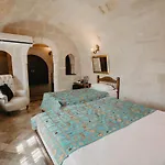 Hotel Artium Cave *
