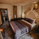 Hotel Artium Cave *