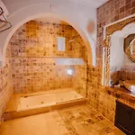 Hotel Artium Cave *