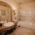 Hotel Artium Cave *