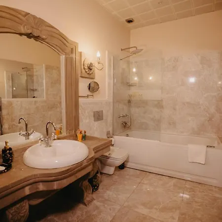Hotel Artium Cave *